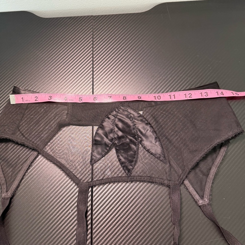 🖤 Vintage Olga Sheer Garter Belt Black Nylon 60s Fig Applique USA Size 28 - Picture 9 of 13